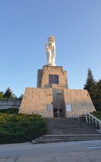 Посетете Монумента на Света Богородица