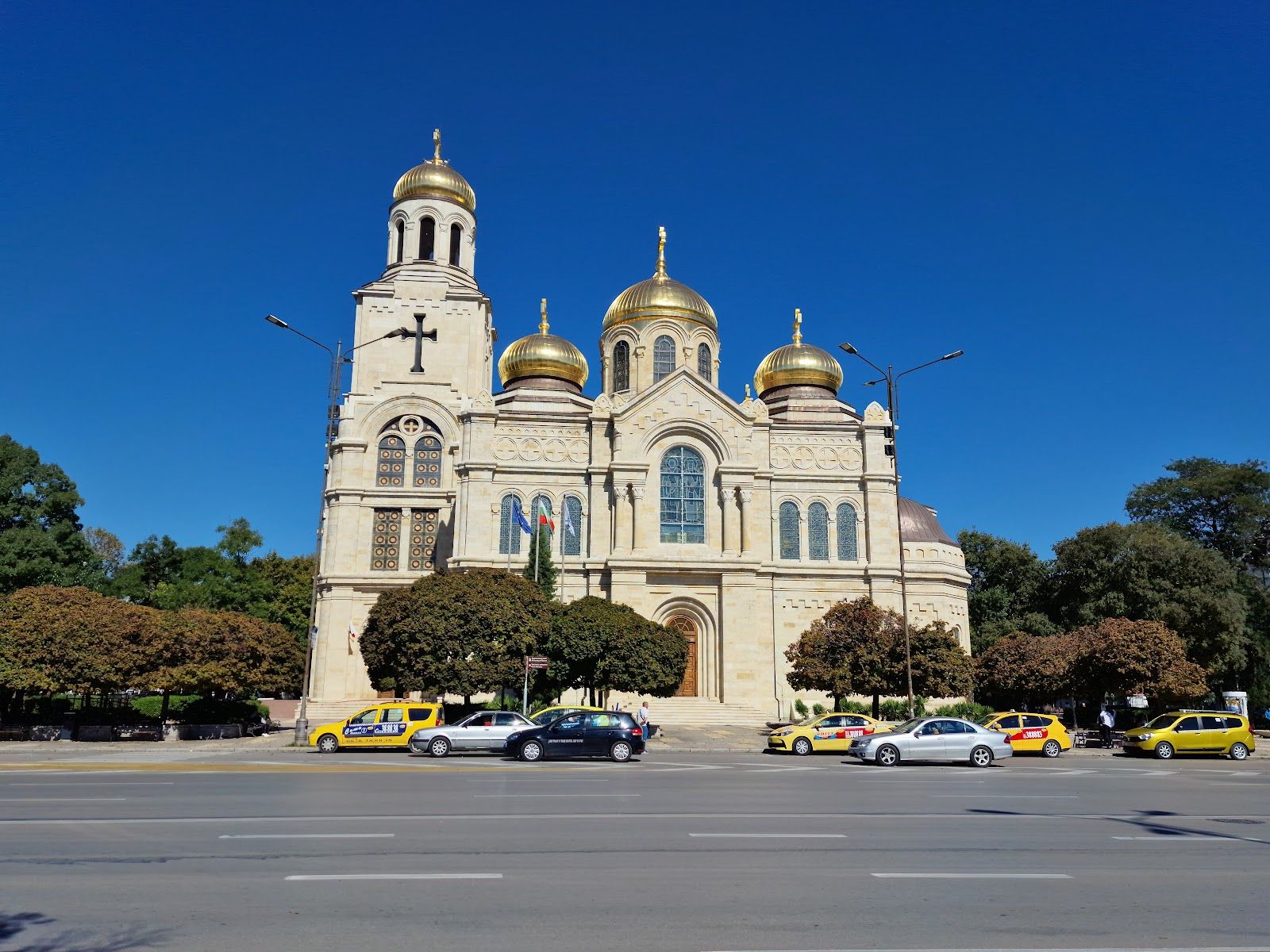 Катедрала "Успение Богородично" – снимка 4