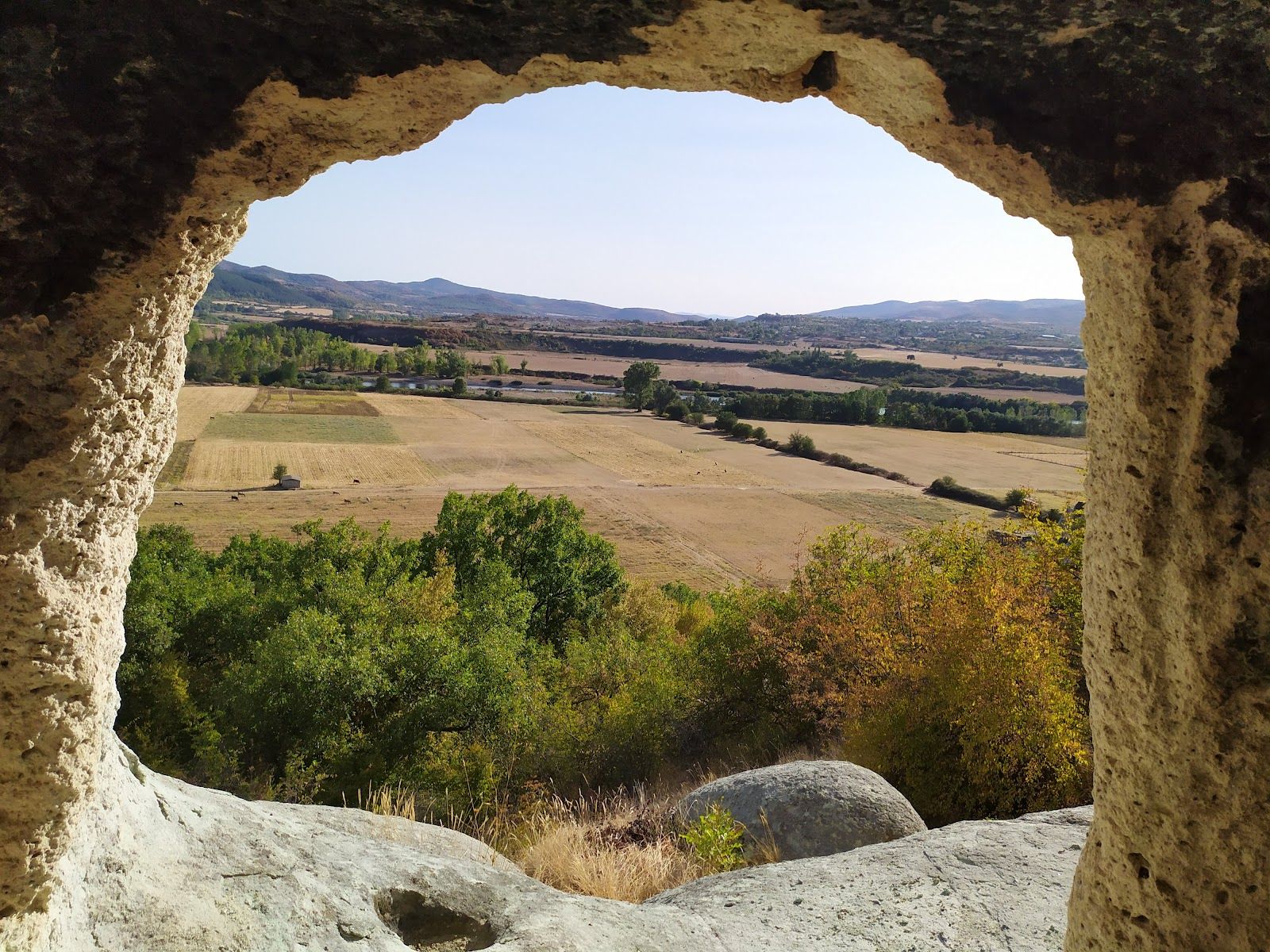 Rock tomb near the village of Pchelari