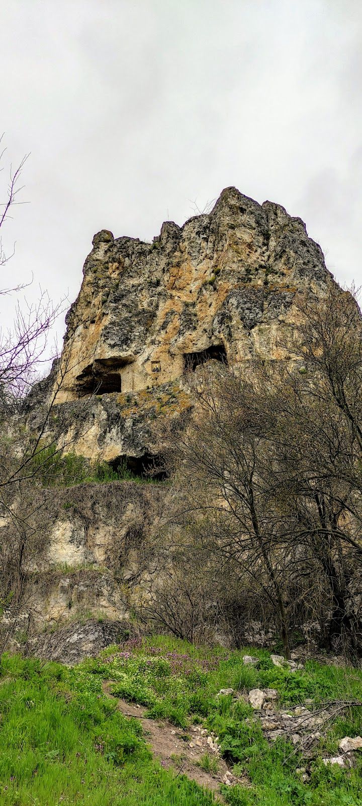 Rock monastery Tarapanata