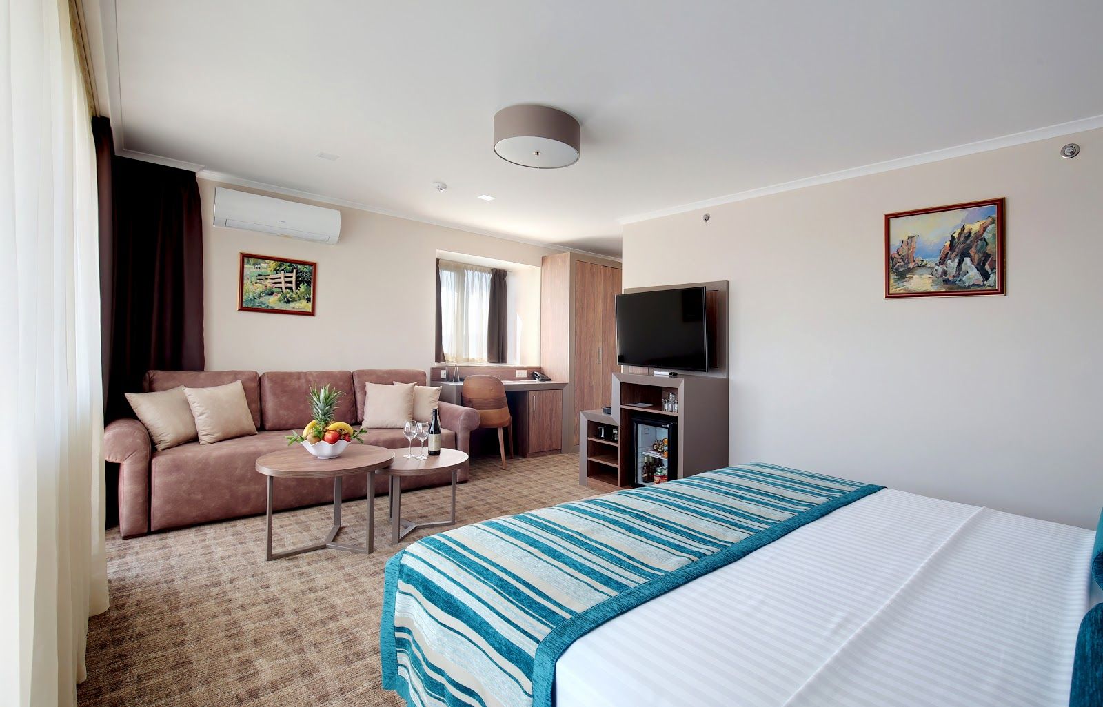 Hotel “Cherno More” – photo 1