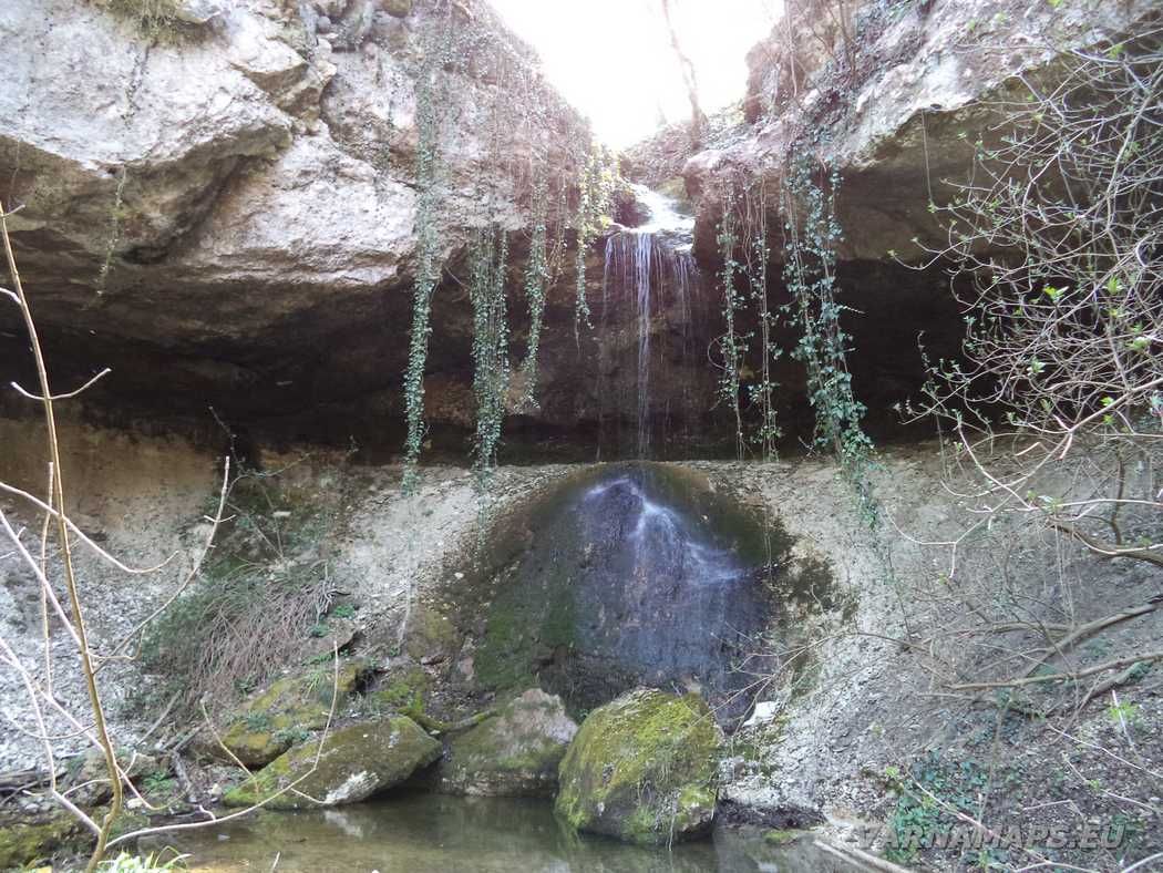 Ravnenski Waterfall
