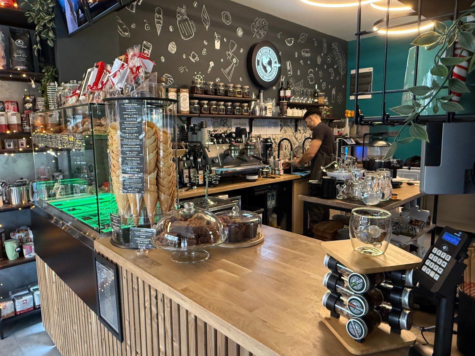 New Coffee World – Могилата 17 – снимка 4