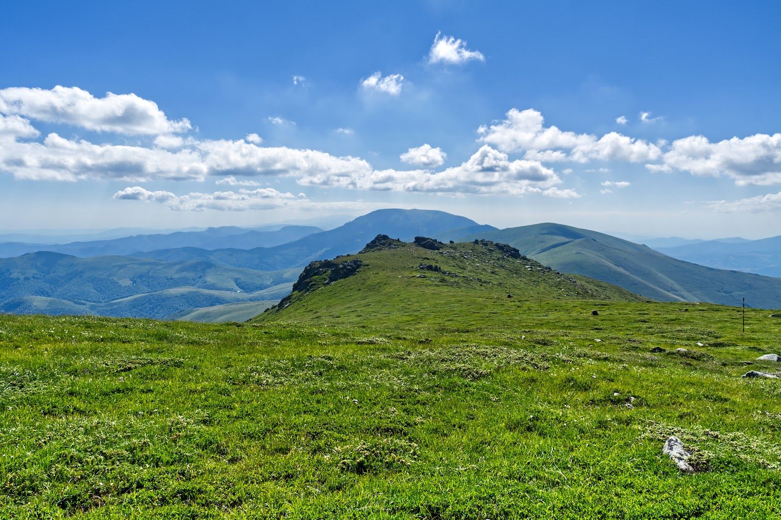 Tetevenska Baba Peak (2071 m.)