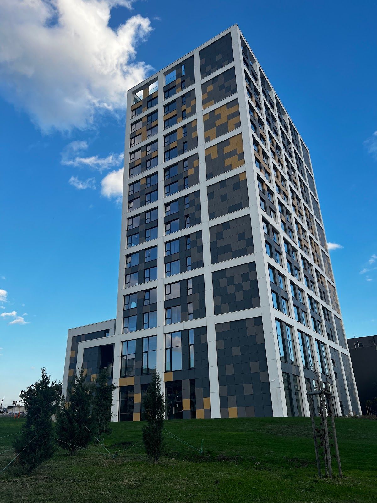 Campus 90 - арт хотел, co-working, конферентни зали, бизнес хотел Варна, продължителен престой – снимка 1