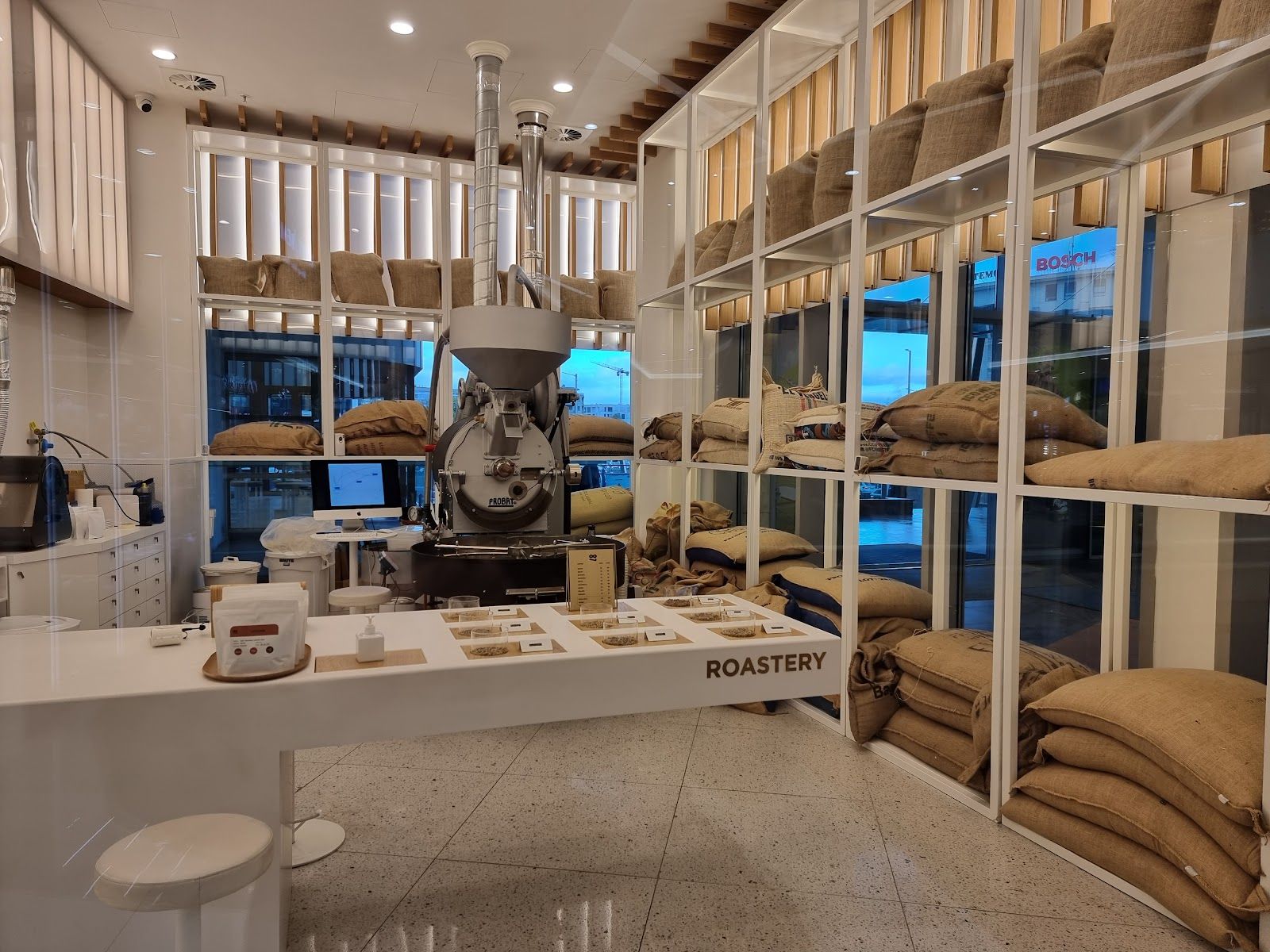 LATE Café & Roastery – photo 3