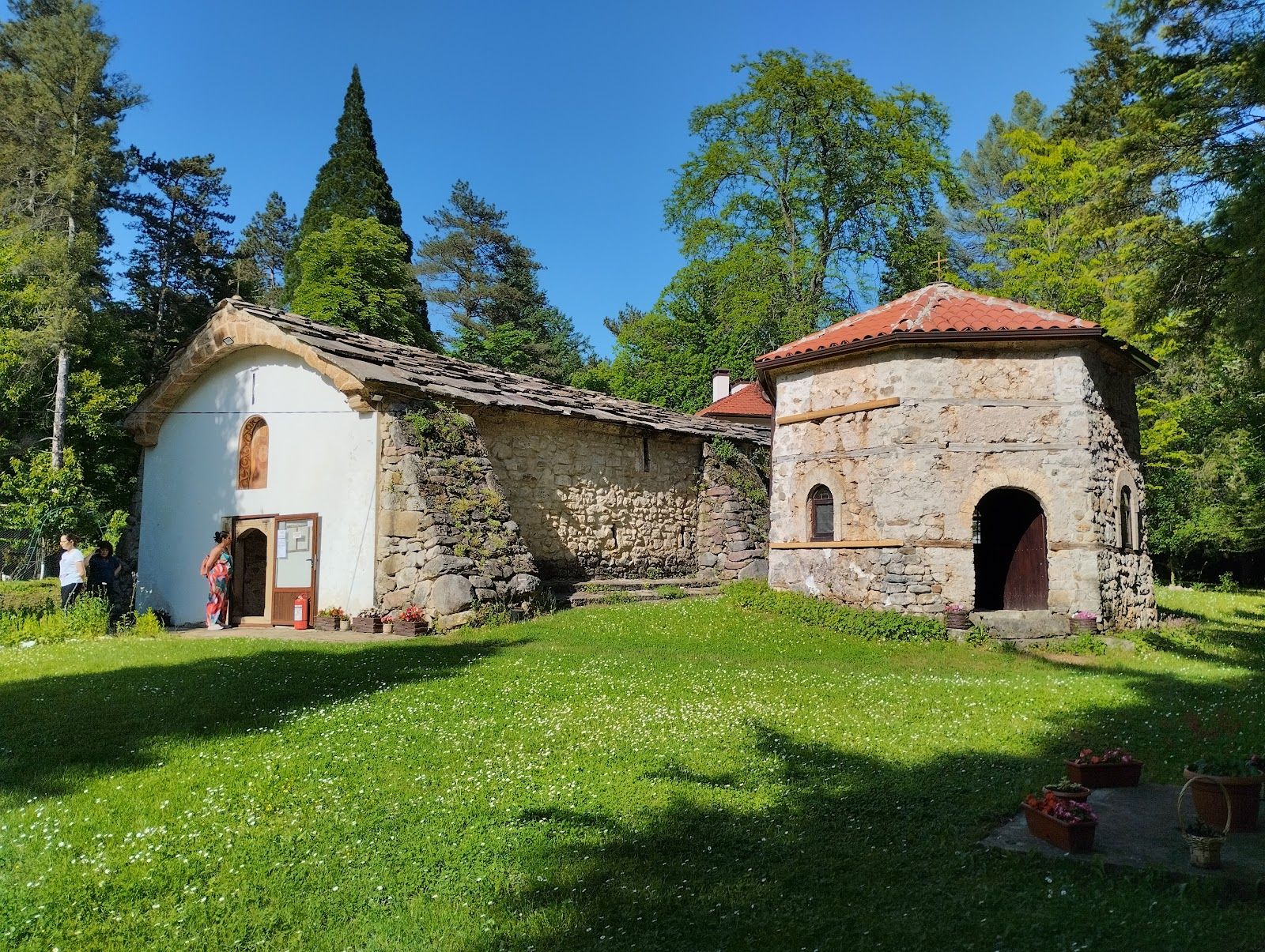 Iskrets Monastery
