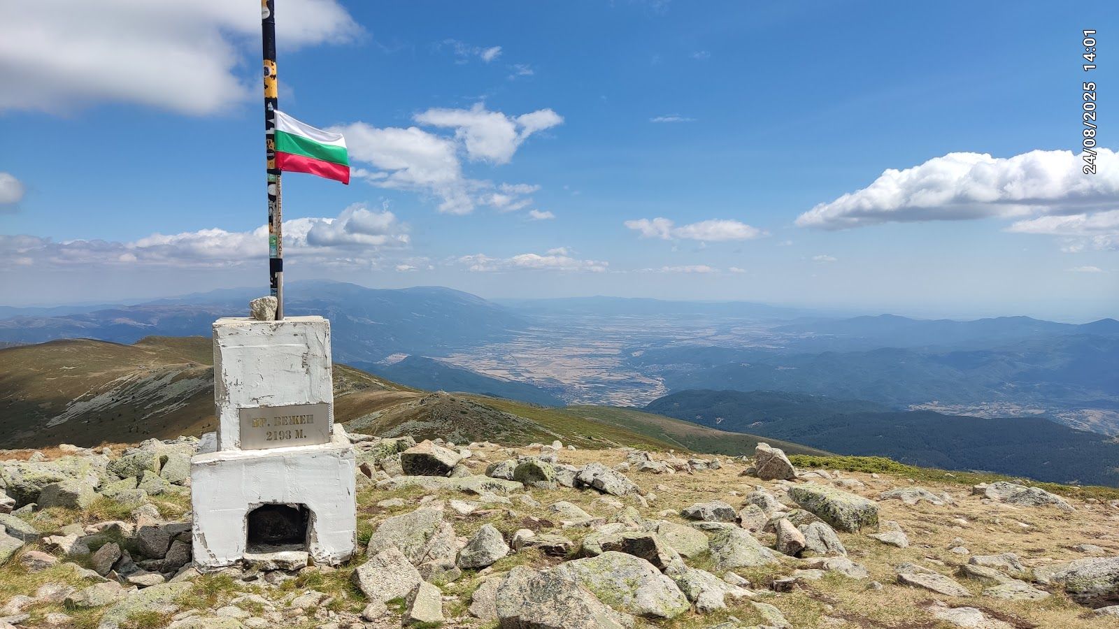 Vezhen Peak (2198 m.)