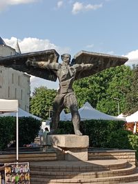 Sculpture of Master Mano