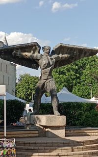 Паметник на Майстор Манол (Крилатия)