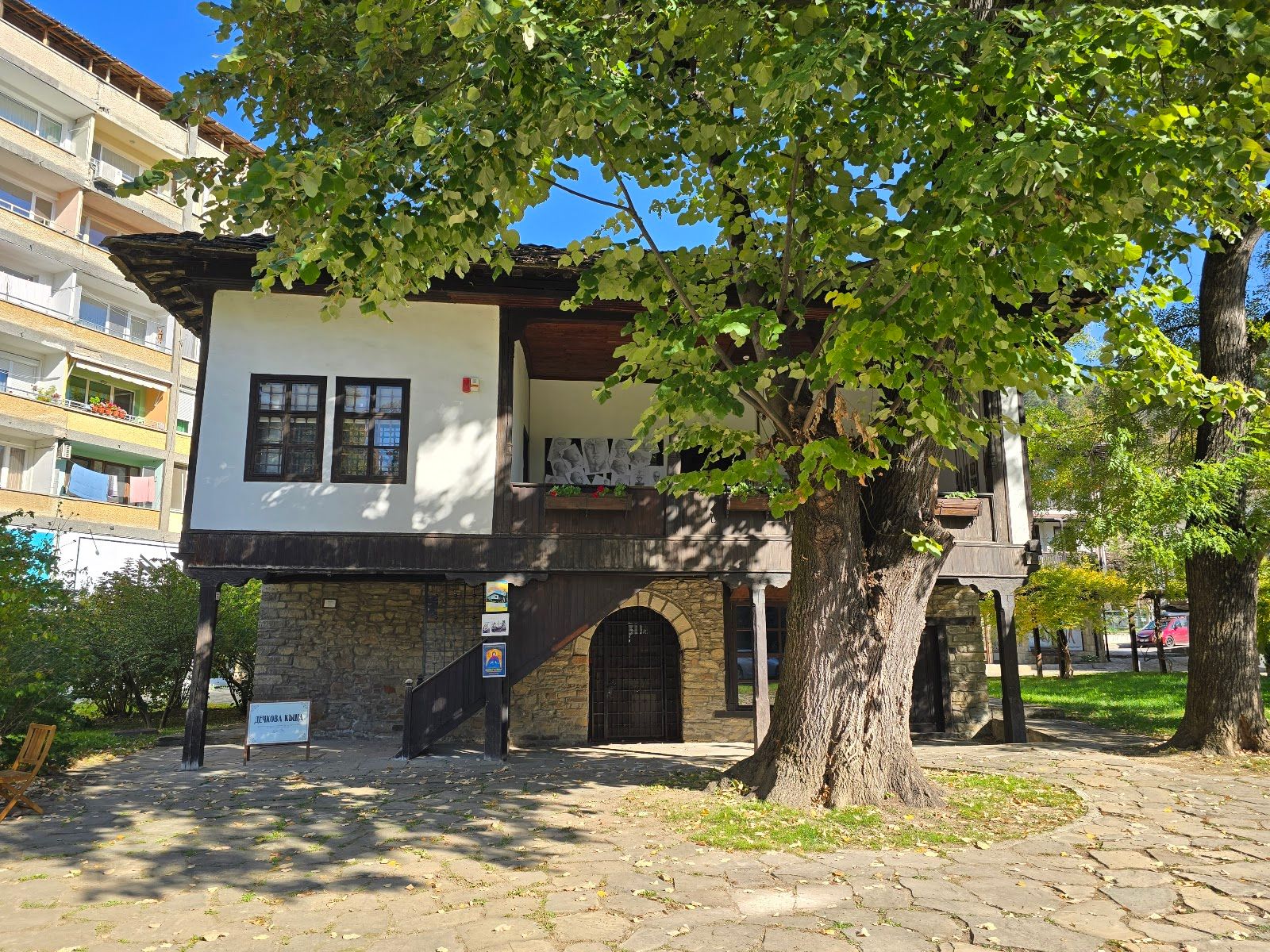 Dechko's house