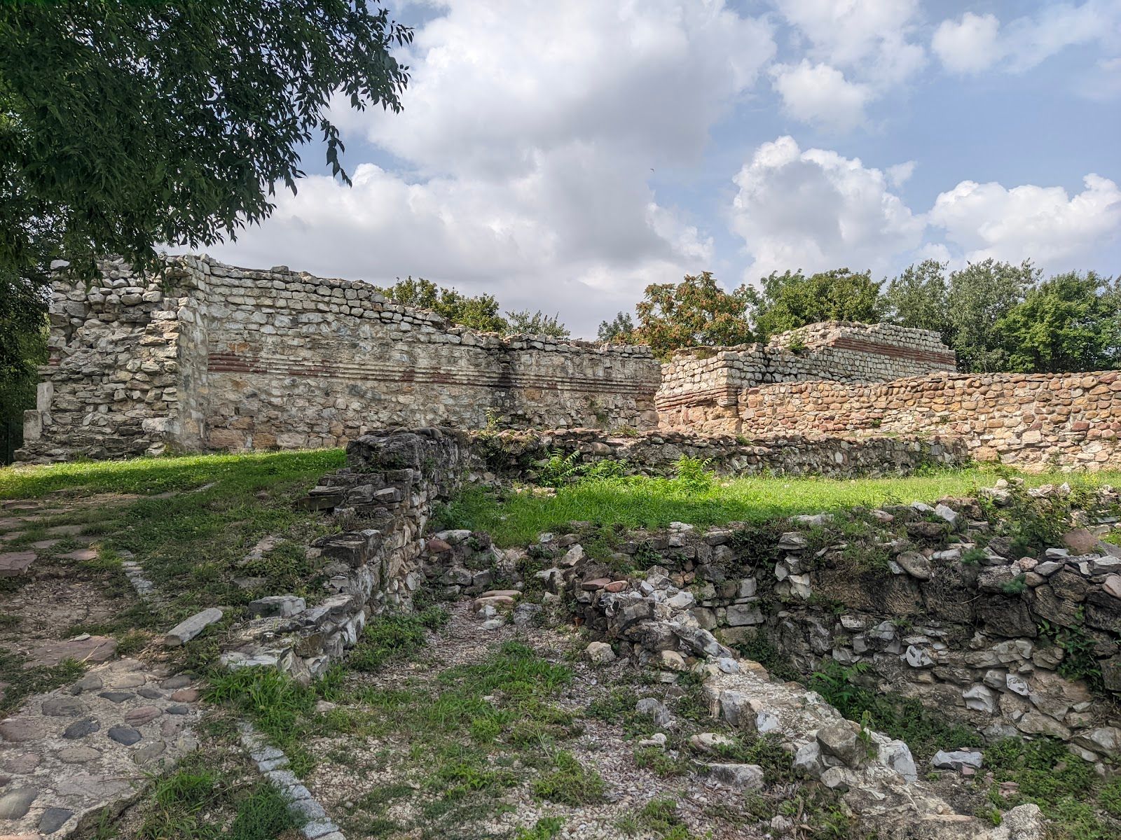 Ancient fortress Castra ad Montanesium – photo 2