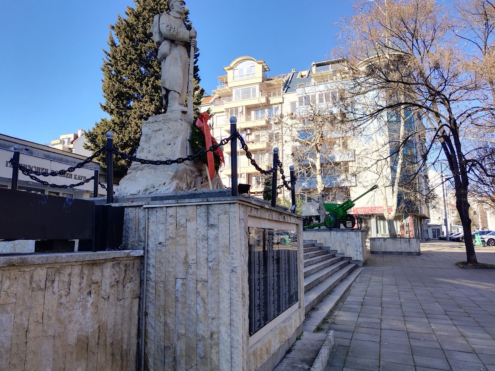 Дом на Народната Армия – снимка 4