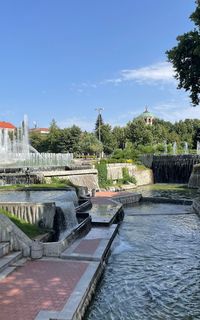 See the water-curtain fountains in the evening