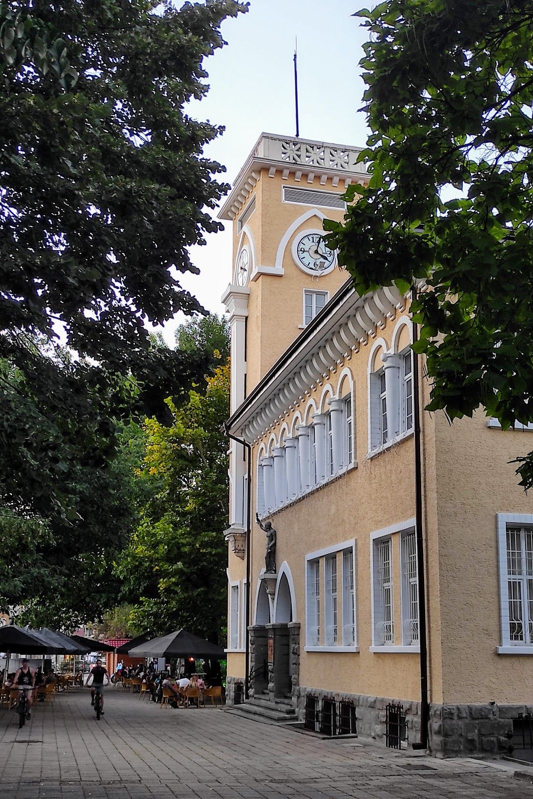 Regional Library "Aprilov-Palauzov"