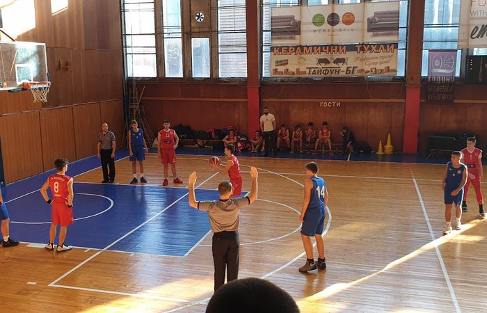 Спортна зала "Дечко Стефанов" – снимка 4