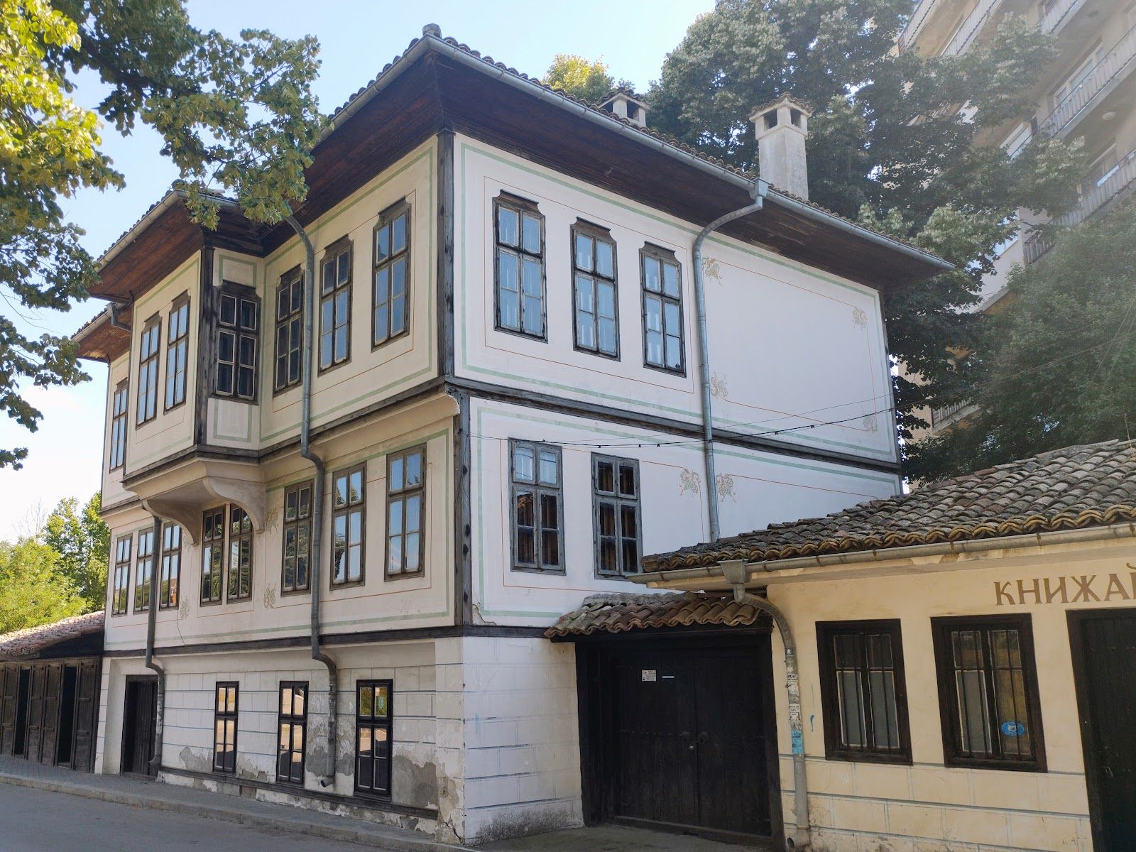 Sveshtarov House