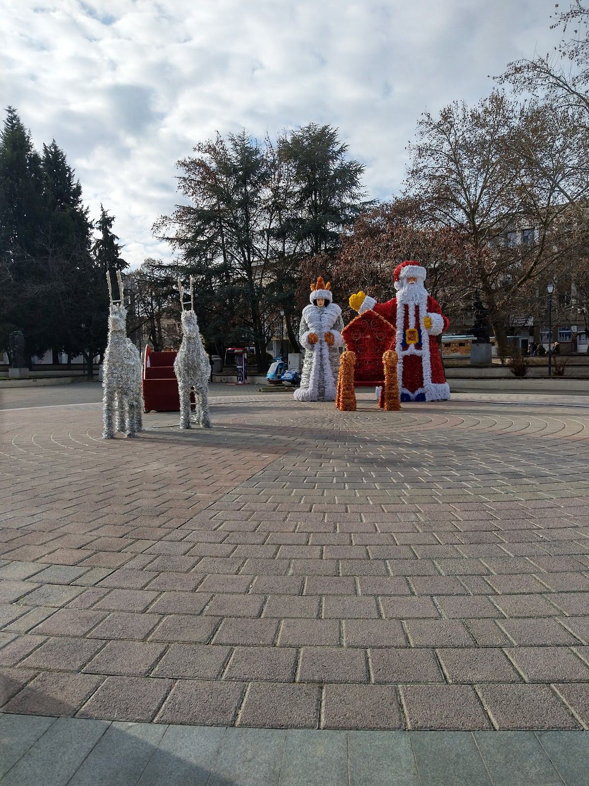 Площад "Константин Величков" – снимка 3