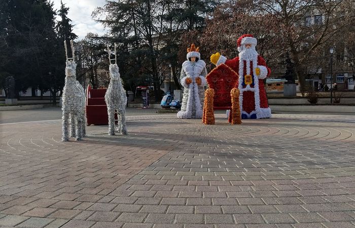 Площад "Константин Величков" – снимка 3