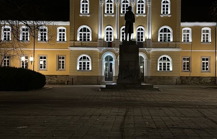 Регионална библиотека „Априлов-Палаузов“ – снимка 2