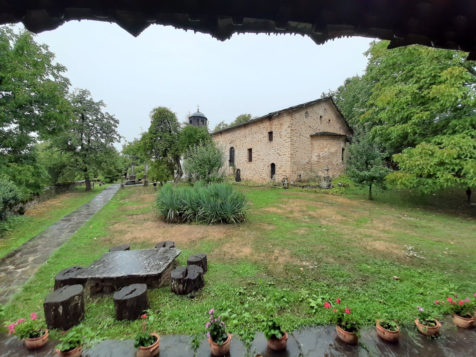 Gumoshtnik village