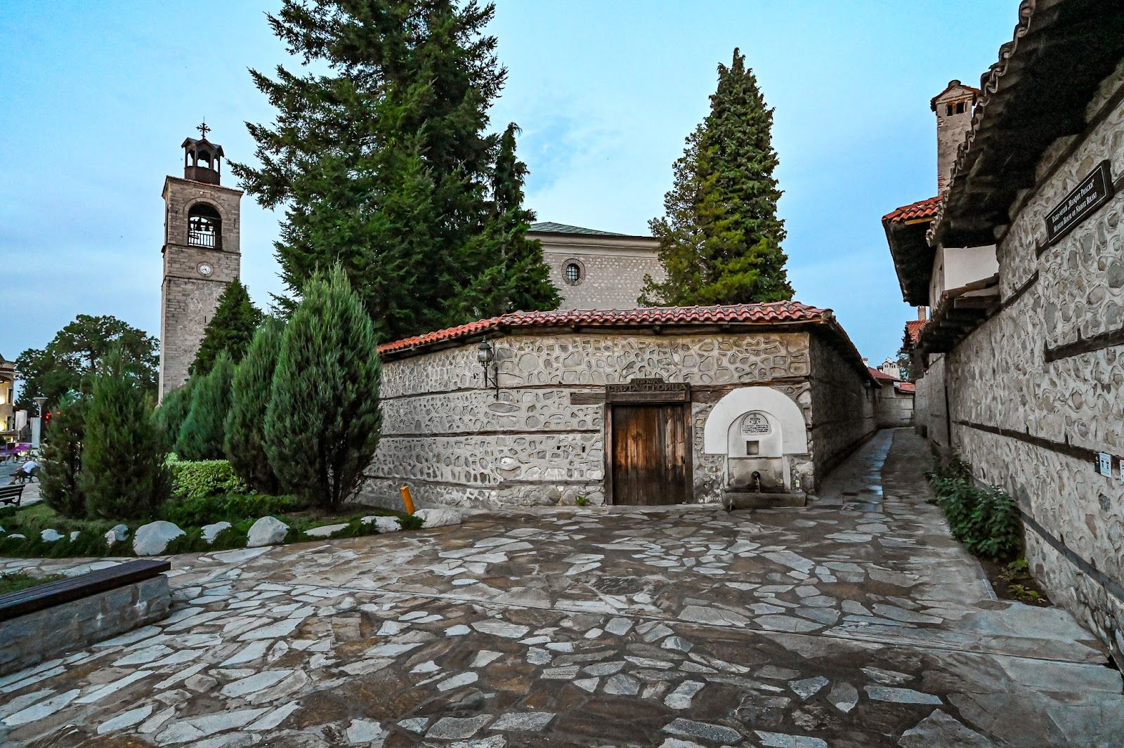 Nikola Vaptsarov Square – photo 2