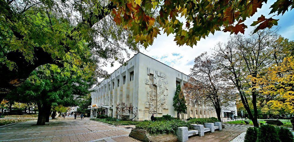 “Hristo Smirnenski” Regional Library