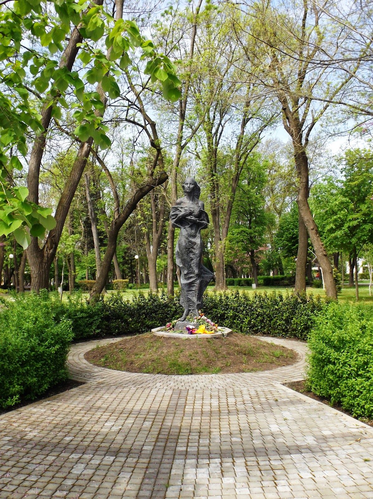 Паметник на Петя Дубарова