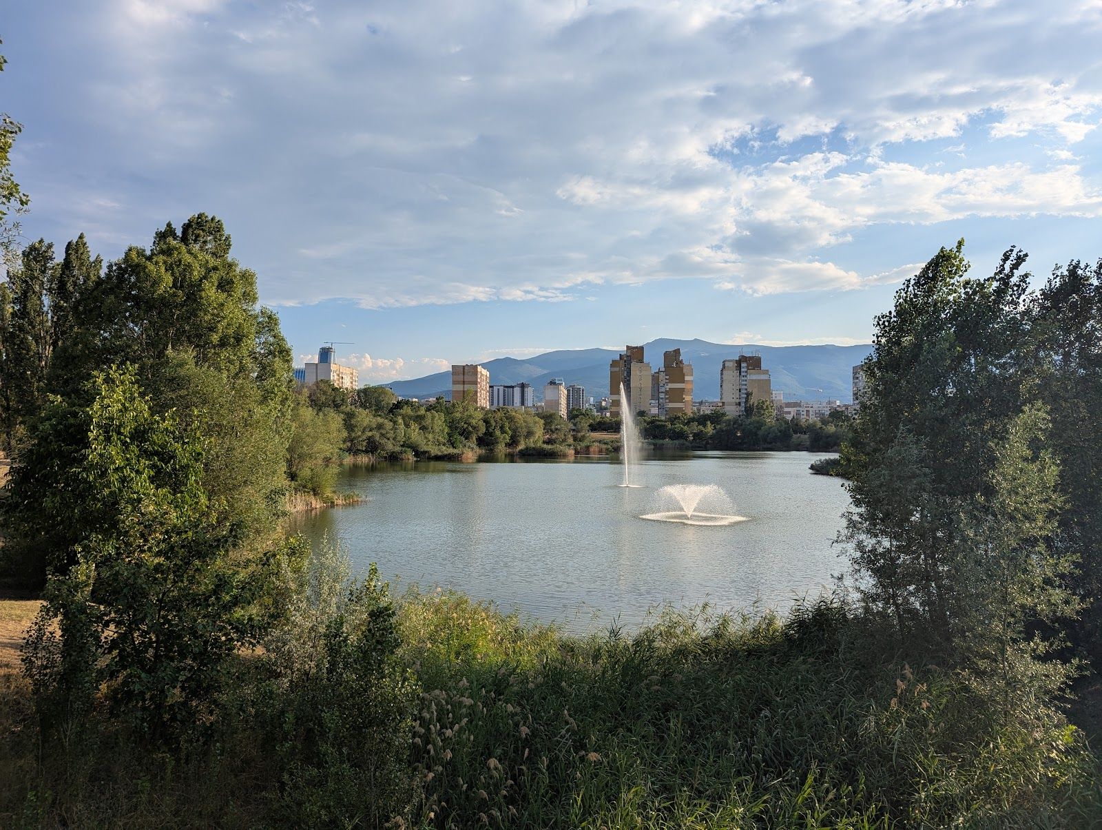Druzhba Lake