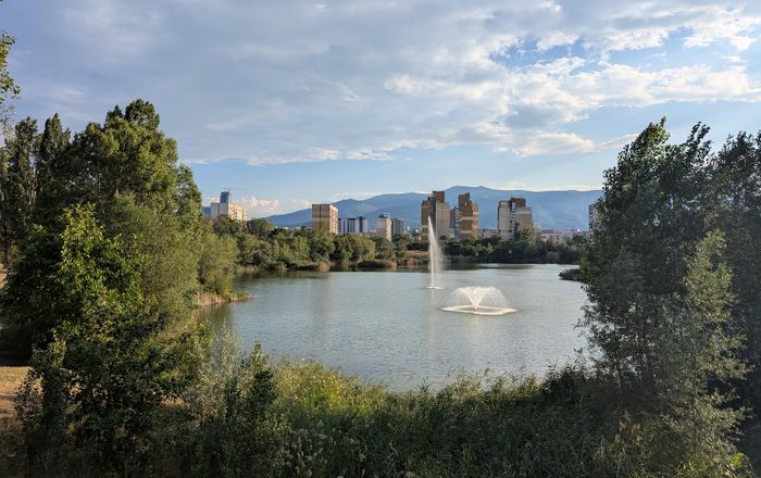 Druzhba Lake