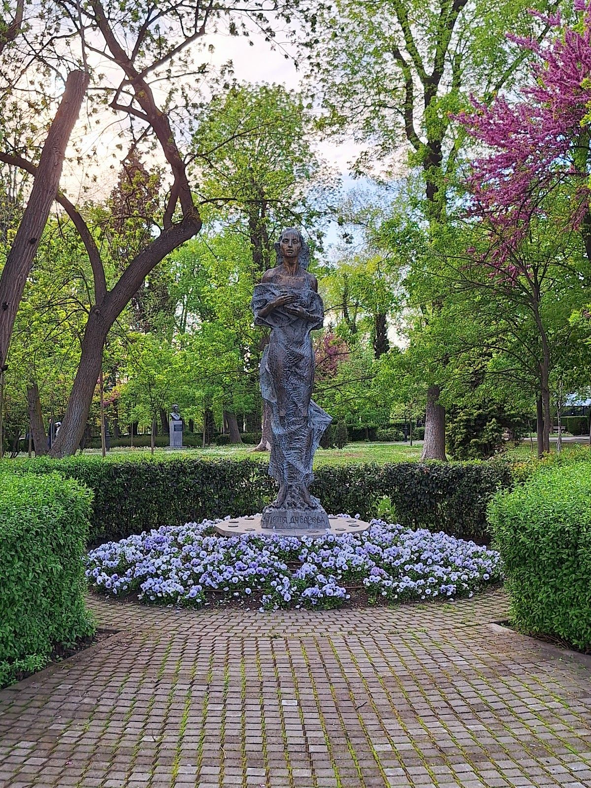Паметник на Петя Дубарова