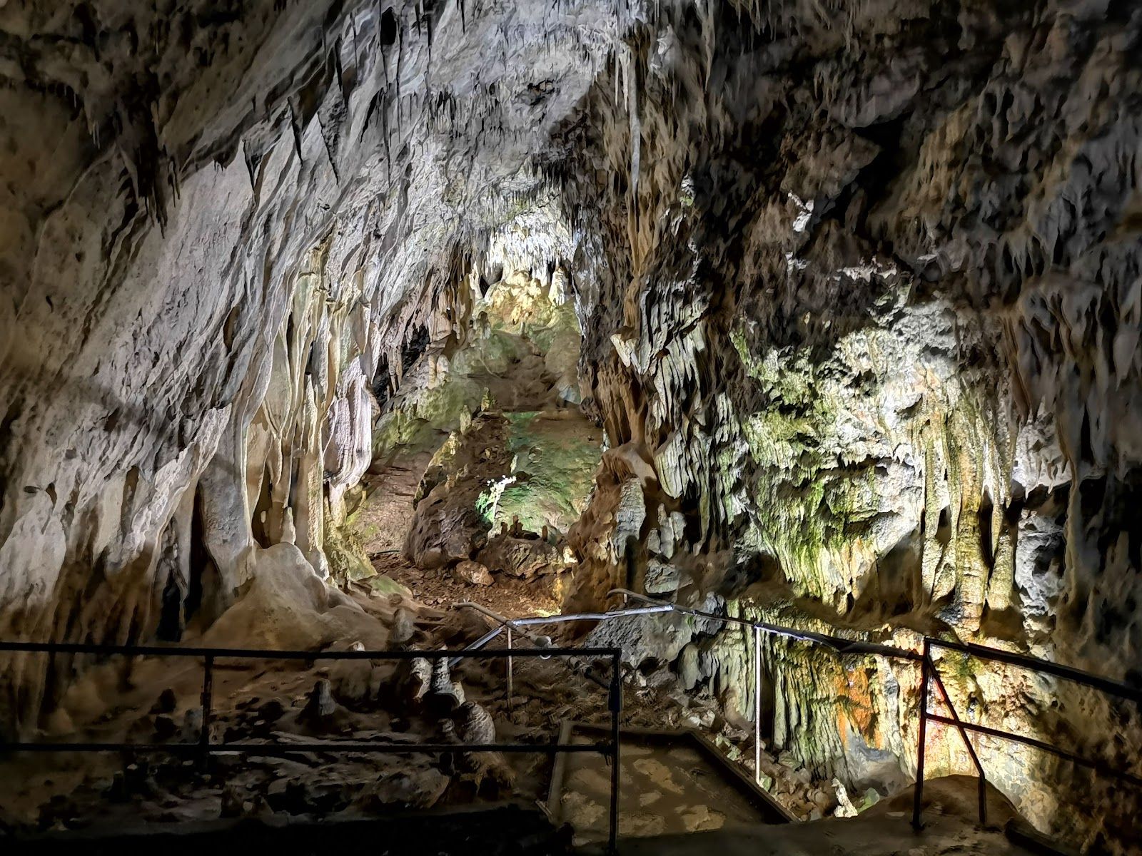 Cave Snezhanka