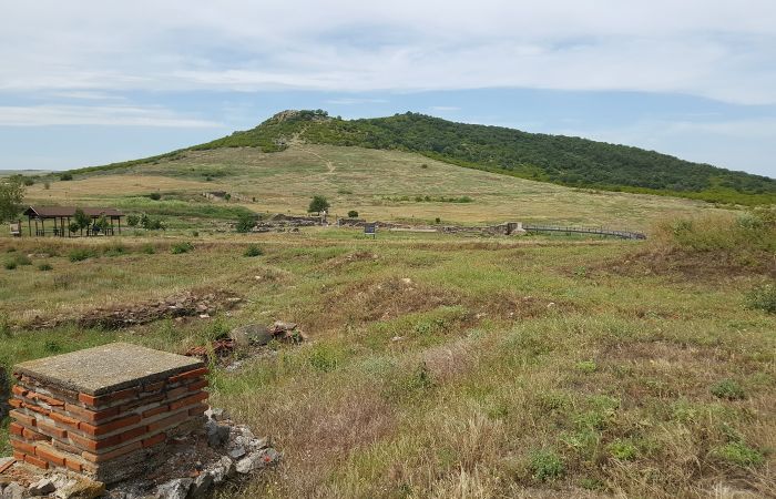 Тракийското скално светилище „Зайчи връх“ – снимка 4
