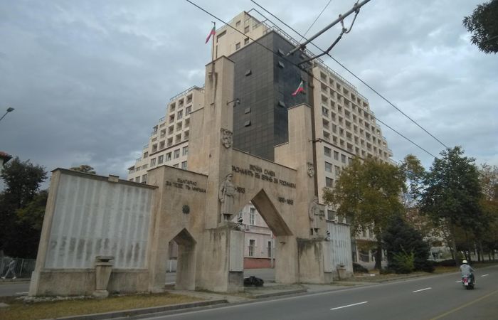 Паметник - портал на Осми Приморски полк – снимка 4