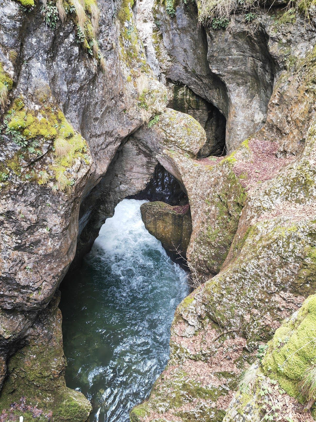 Devil's Throat Cave