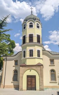 Влезте в Митрополитски храм "Св. Николай"