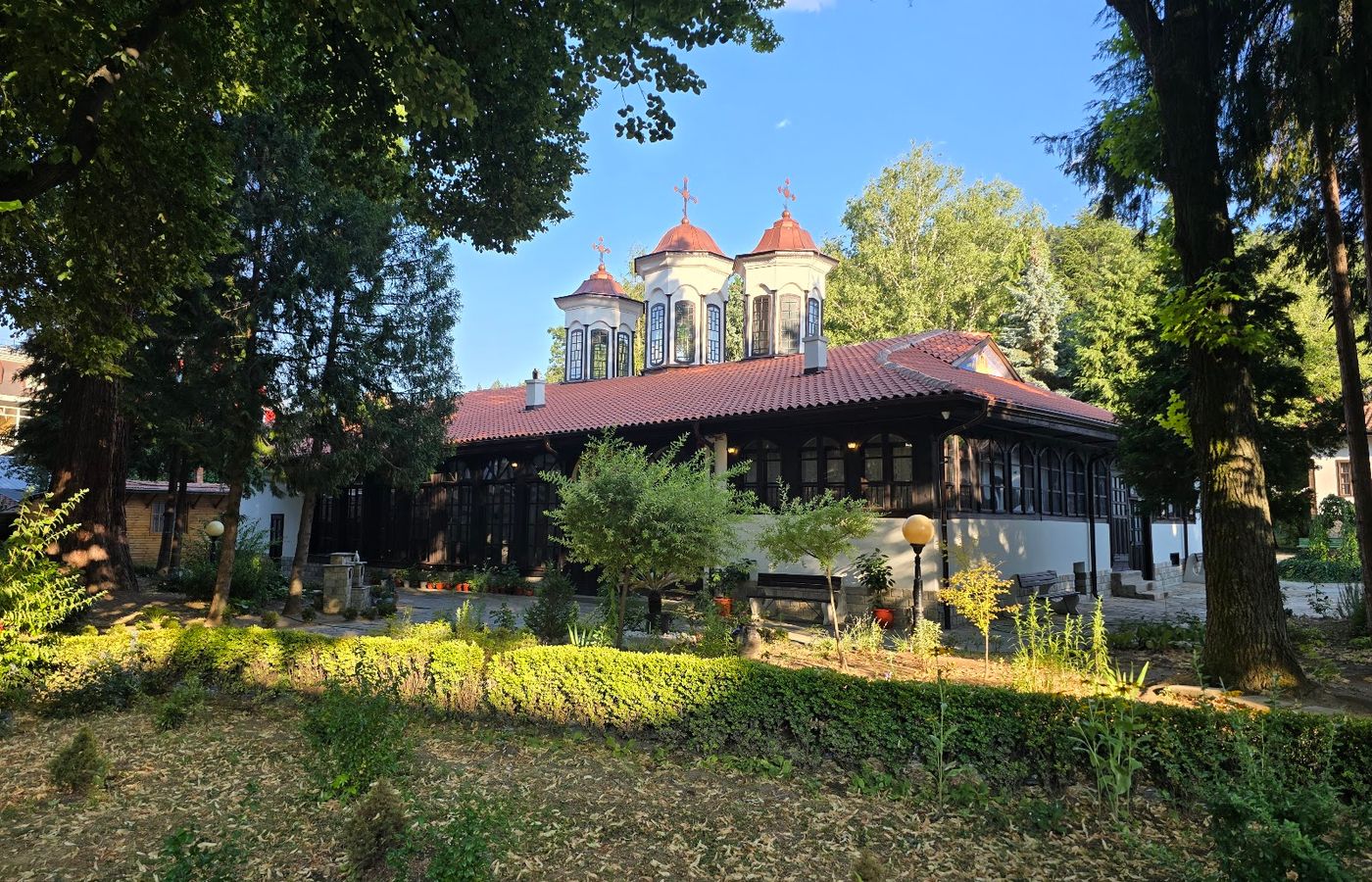 Църква "Успение Богородично" – снимка 1