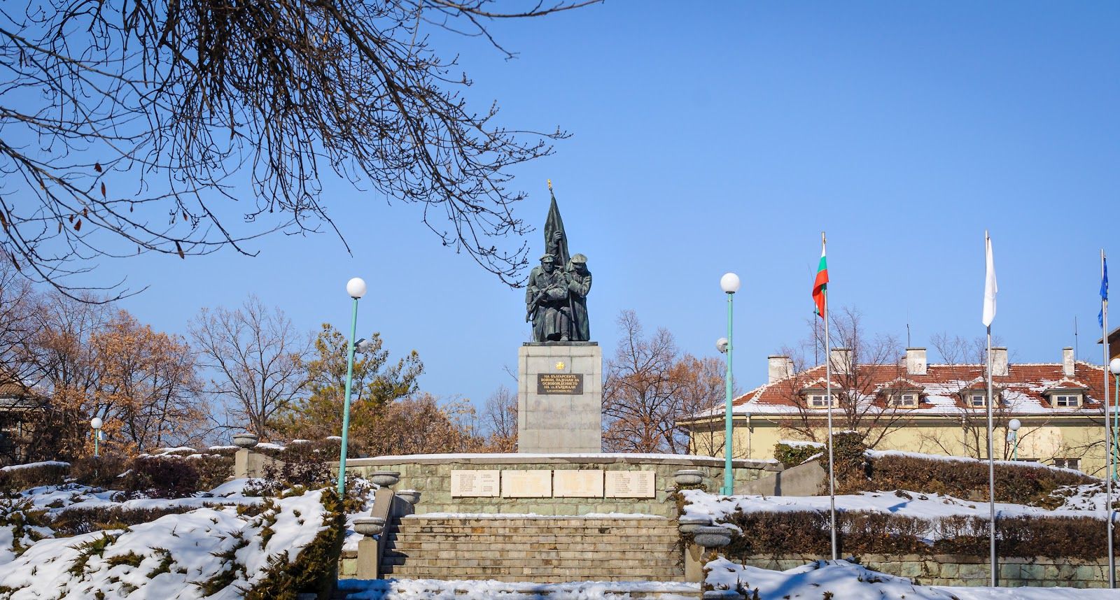 Паметникът на освободителите – снимка 3