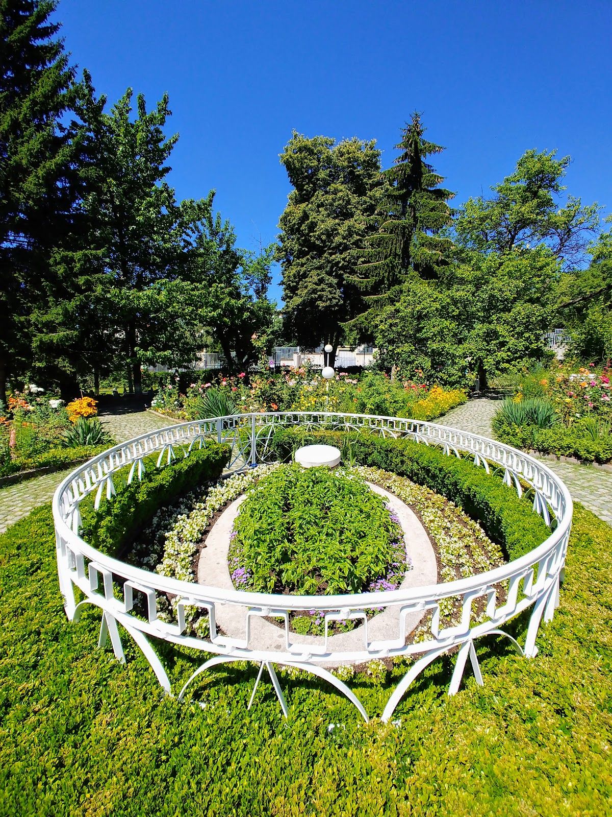 Deunov's Garden – photo 2