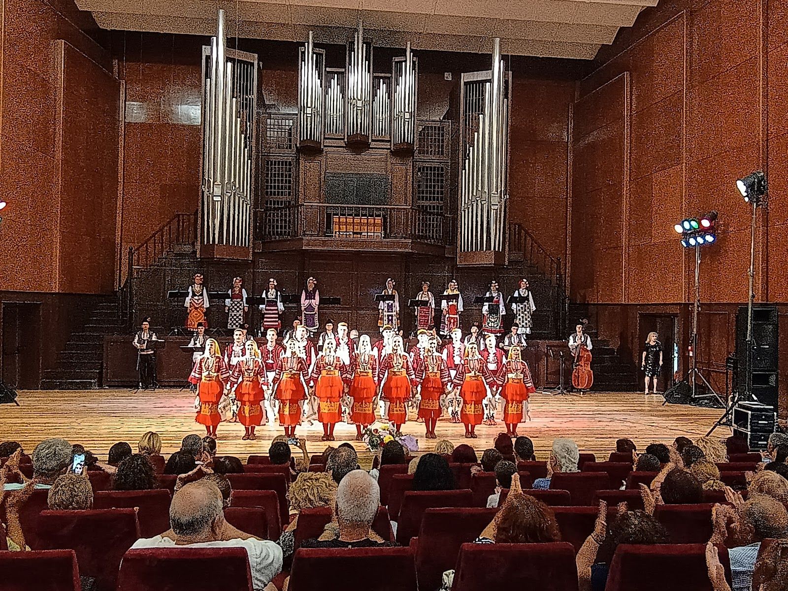 Концертна зала  – снимка 1