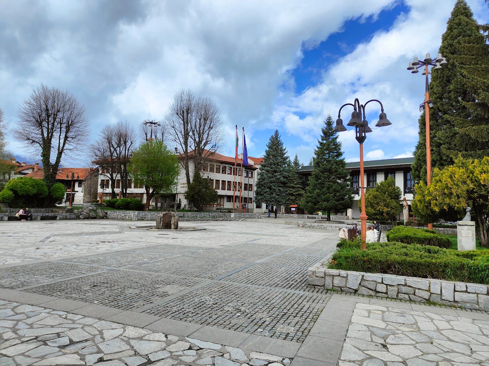 Nikola Vaptsarov Square – photo 1