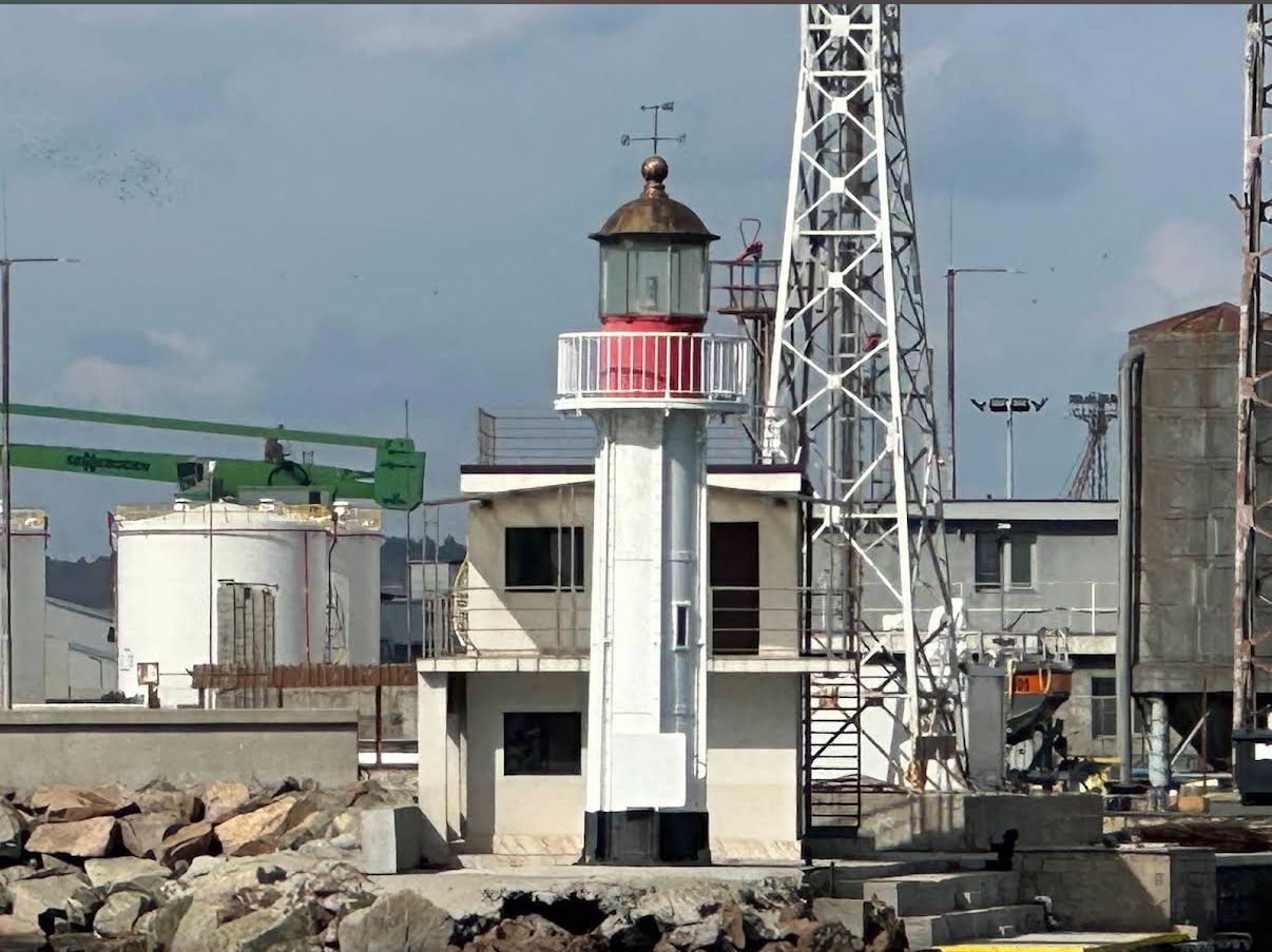 The red lighthouse