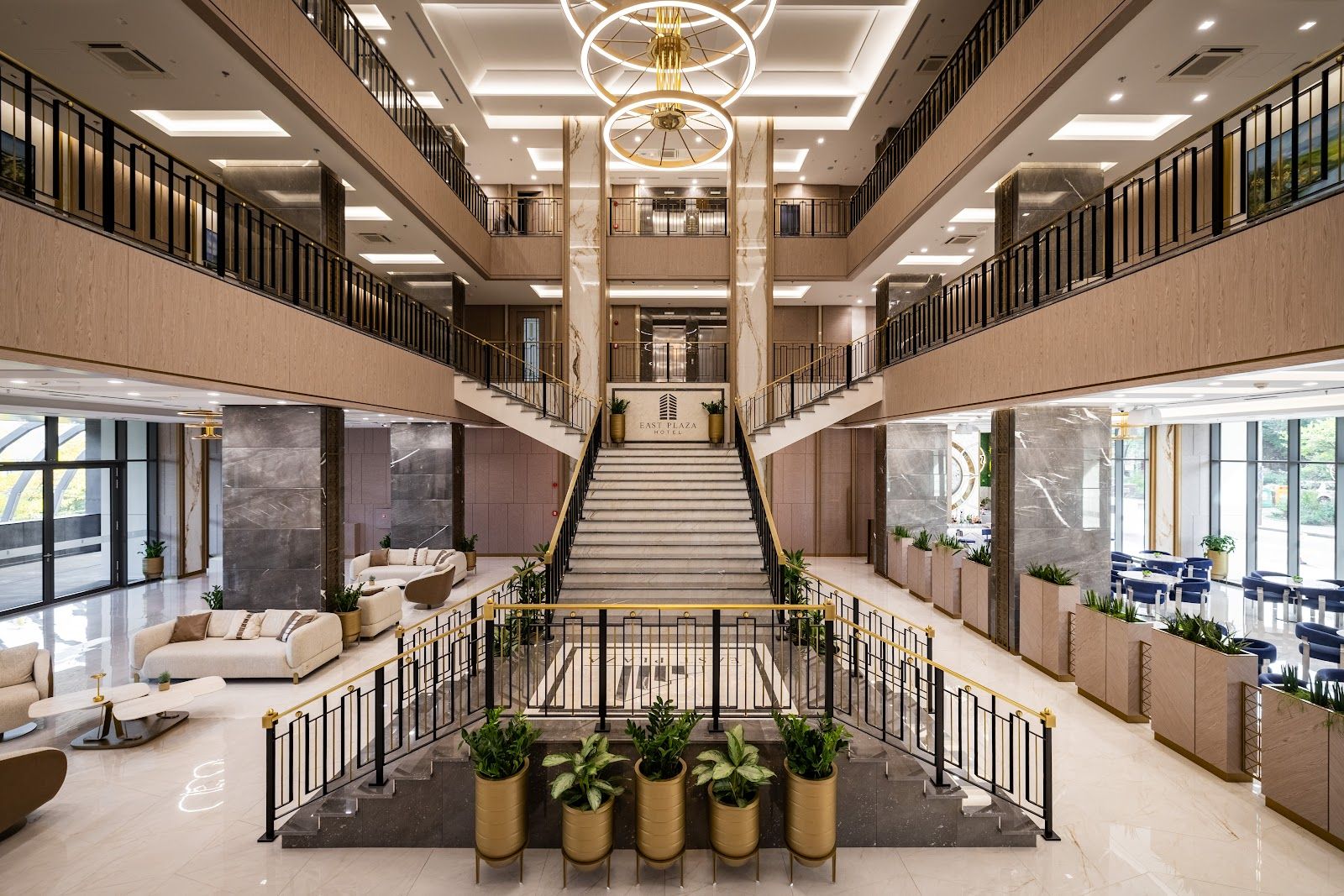East Plaza Hotel – снимка 4