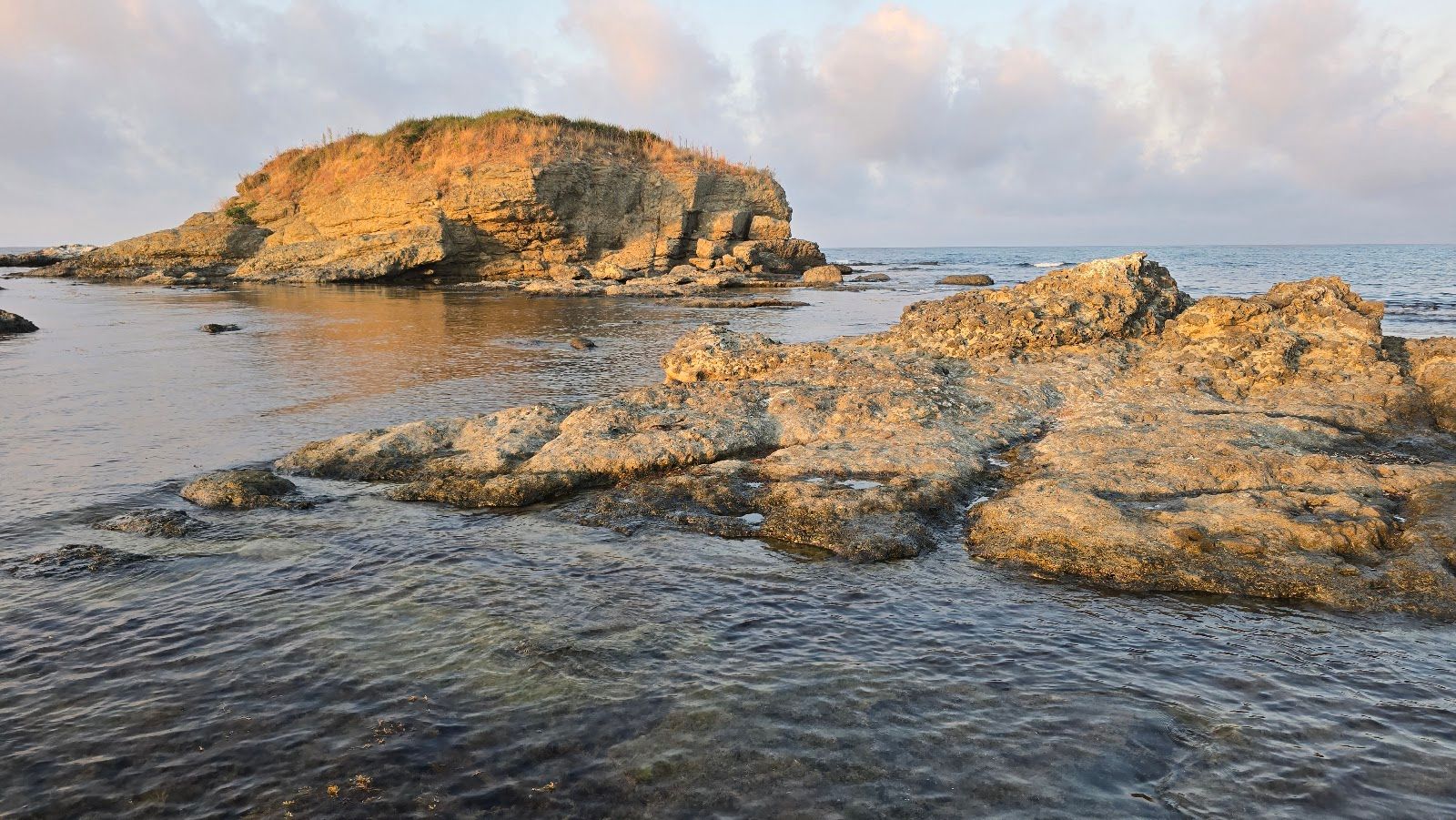 Island Ambelits
