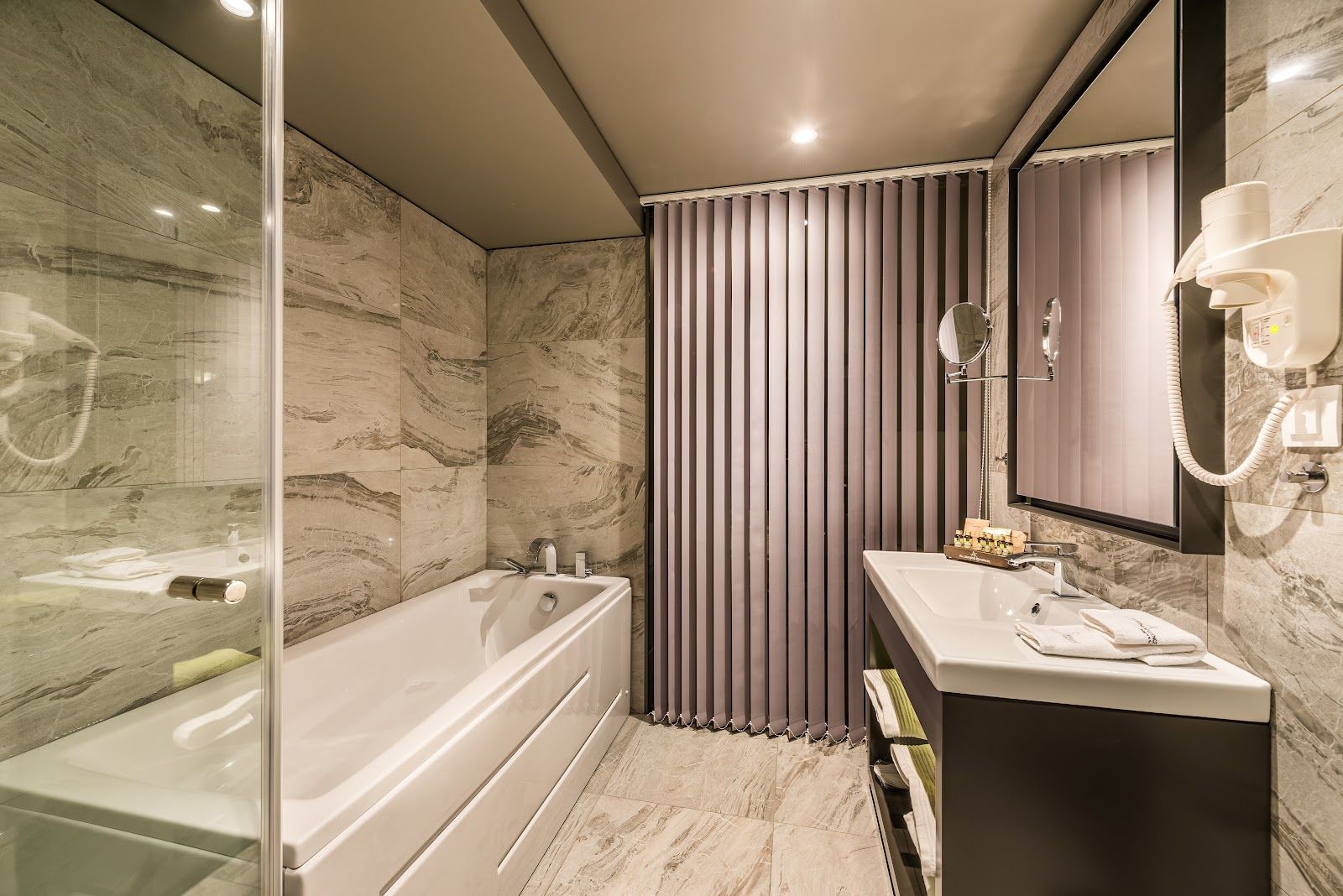 All Seasons Residence Hotel – снимка 3
