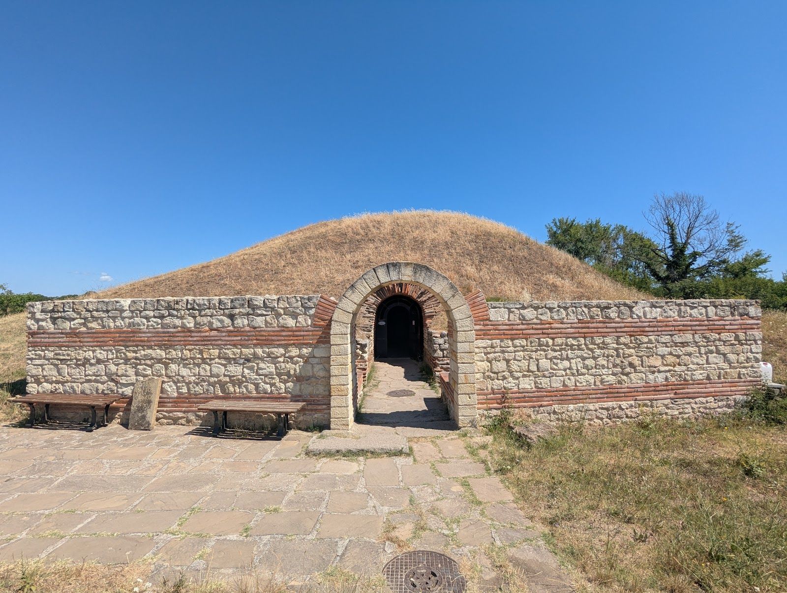 Thracian Domed Tomb "Kuhata Mogila" (the Hollow Mound) – photo 3