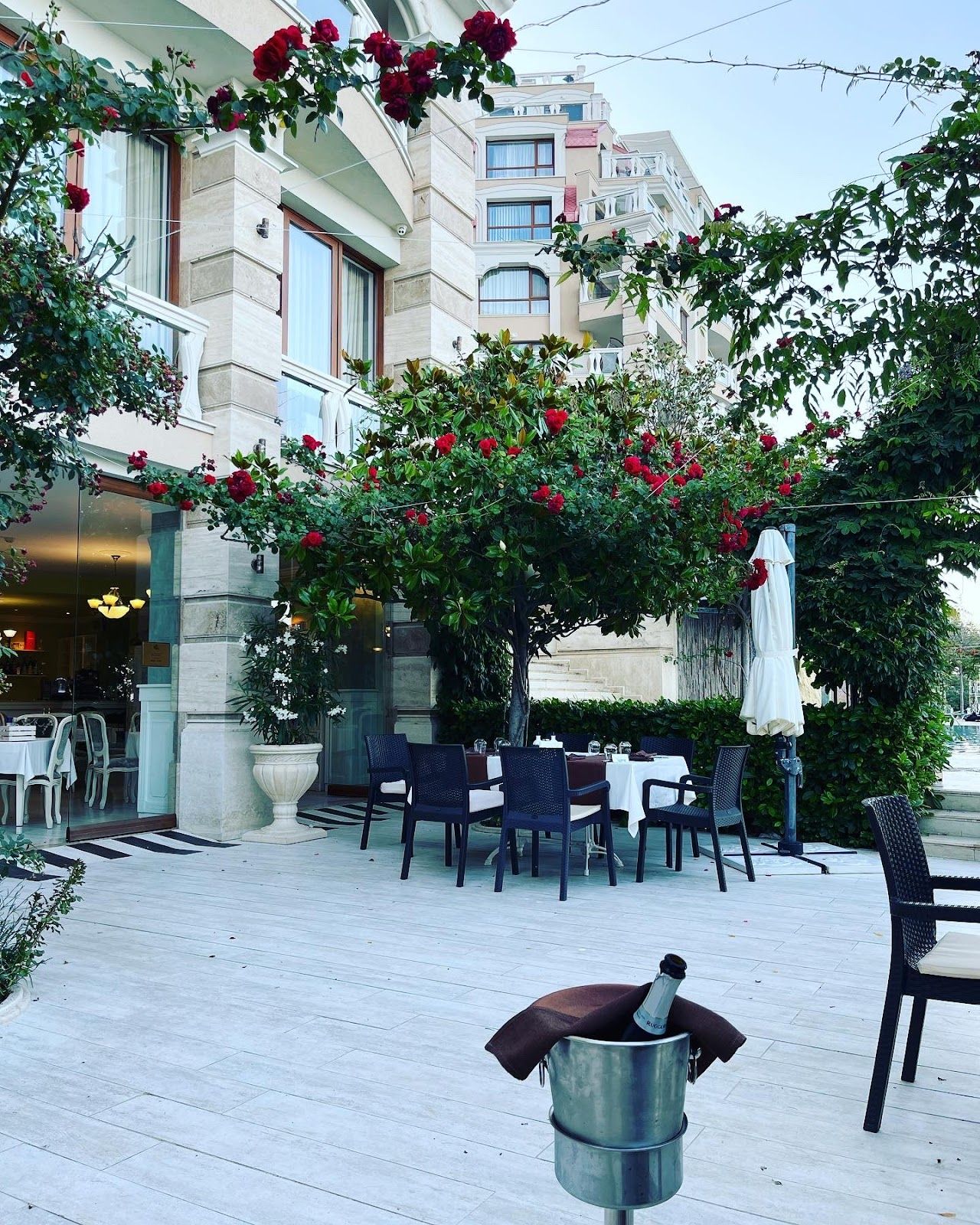 La Mer Restaurant