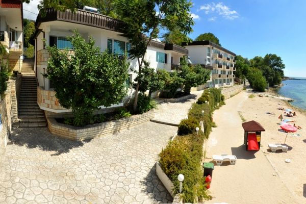 Oasis Hotel – photo 1