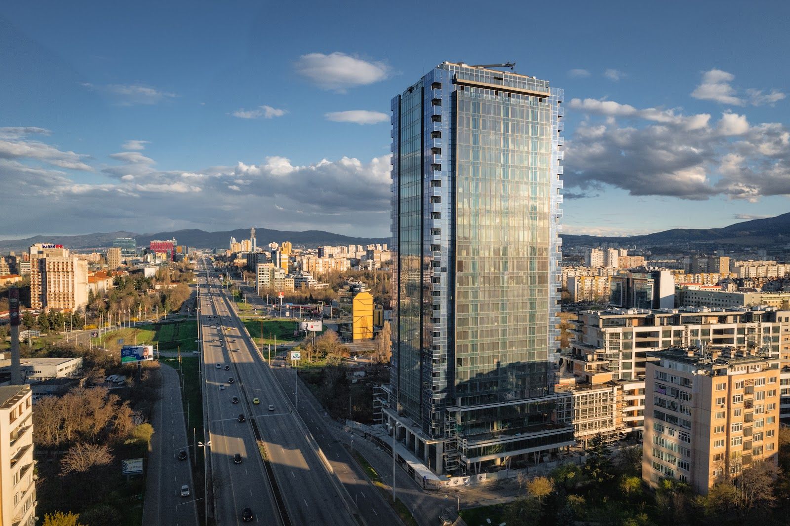 East Plaza Hotel – снимка 1