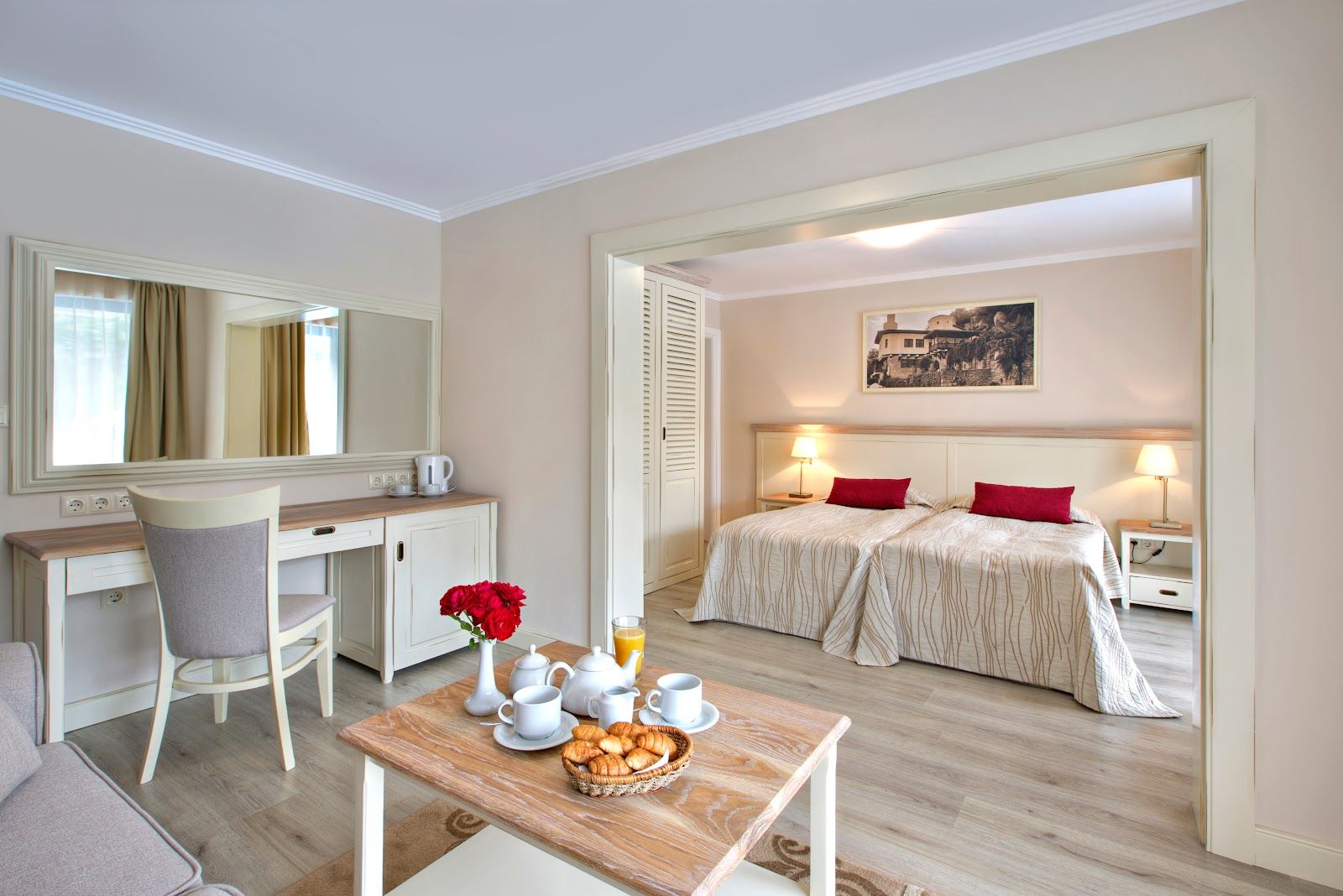 White Rock Castle Suite Hotel & Spa – photo 4